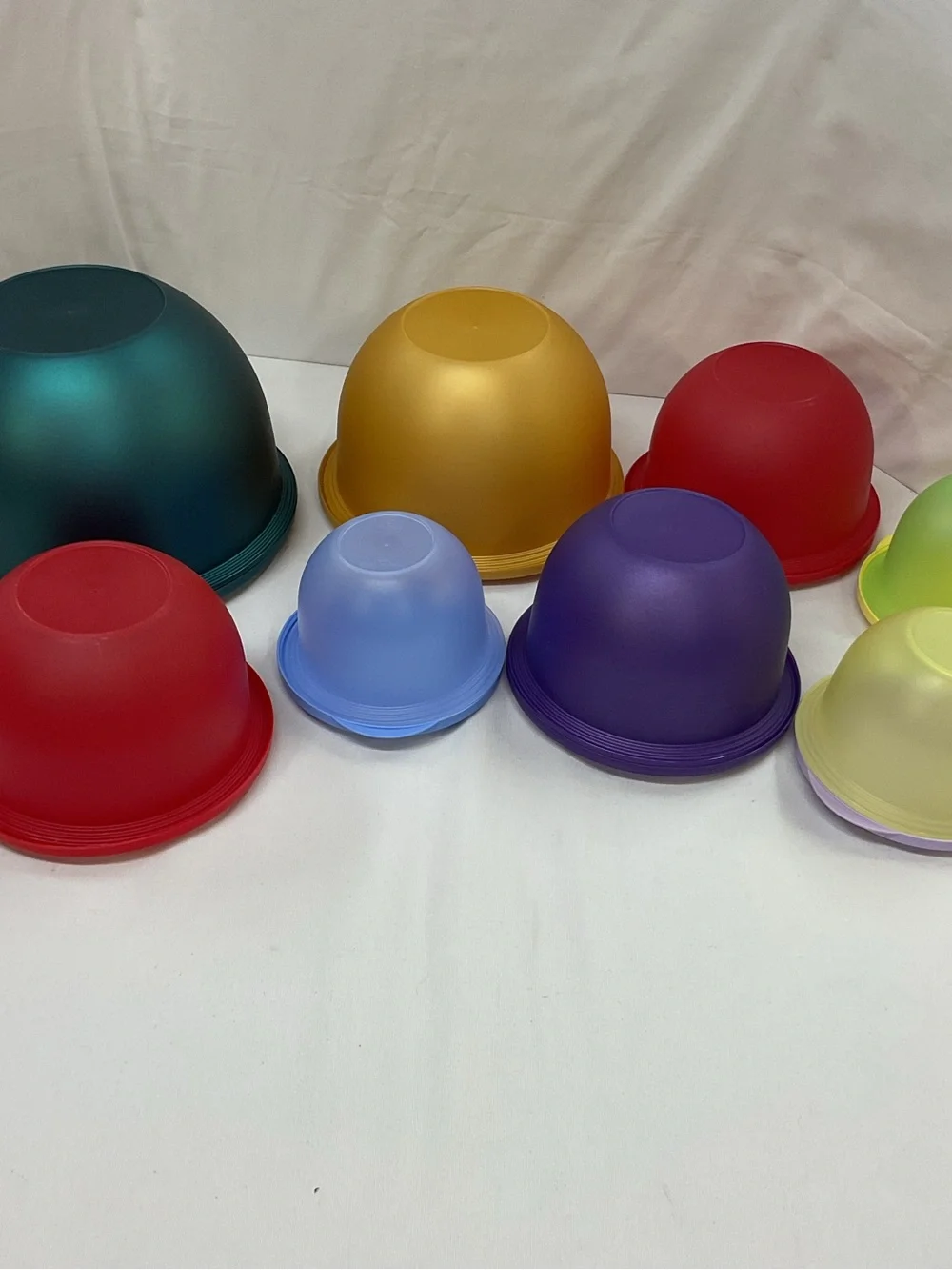 Tupperware Bundle Set (8 total) 1x 4.3l, 1x 2.5l, 3x 1.3l, 3x 350ml‎ Stackable